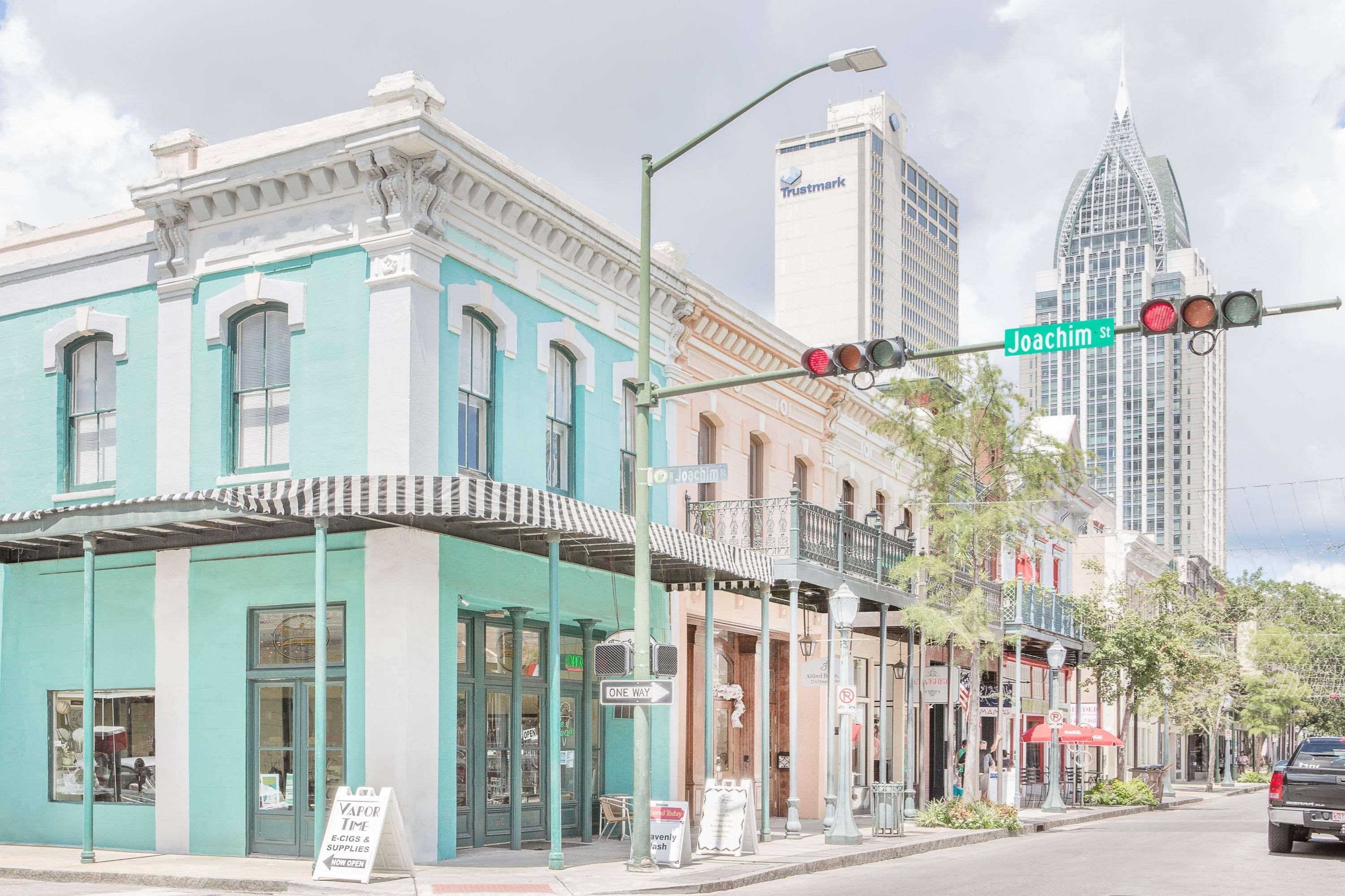 Super 8 By Wyndham Mobile Hotel Exterior photo