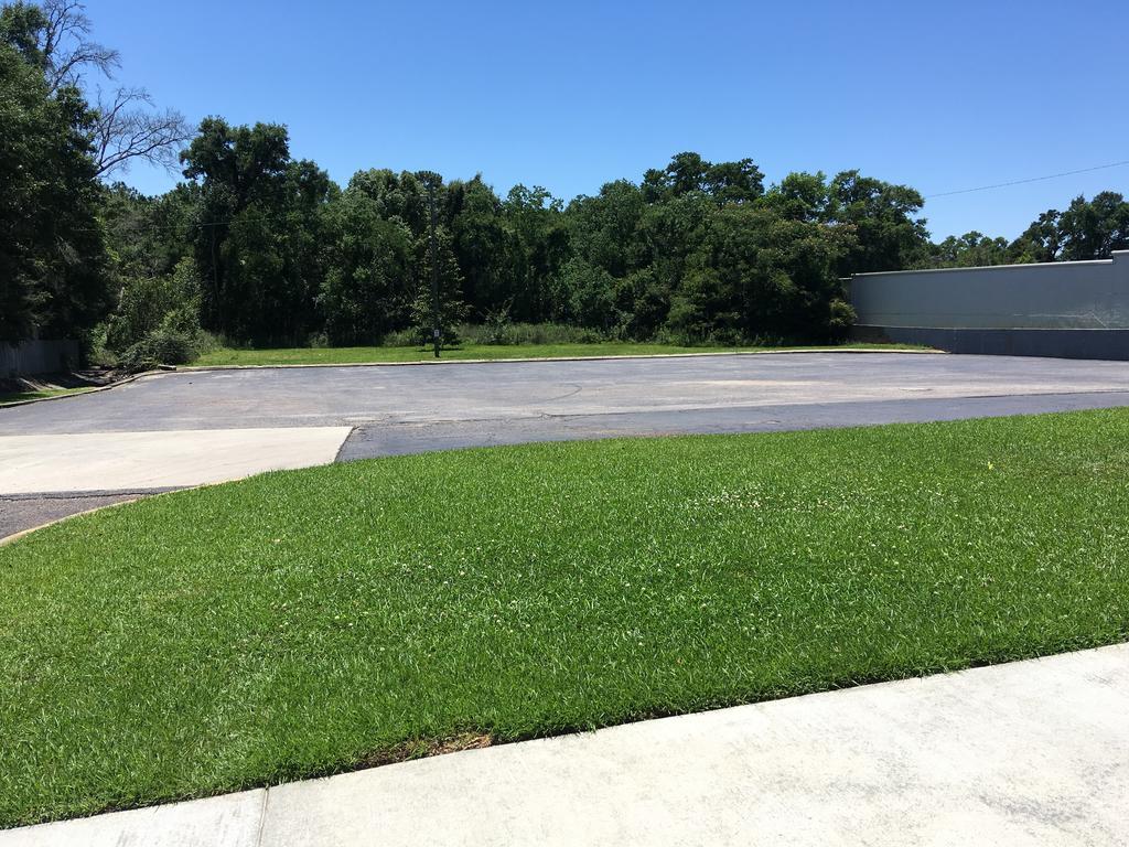 Super 8 By Wyndham Mobile Hotel Exterior photo